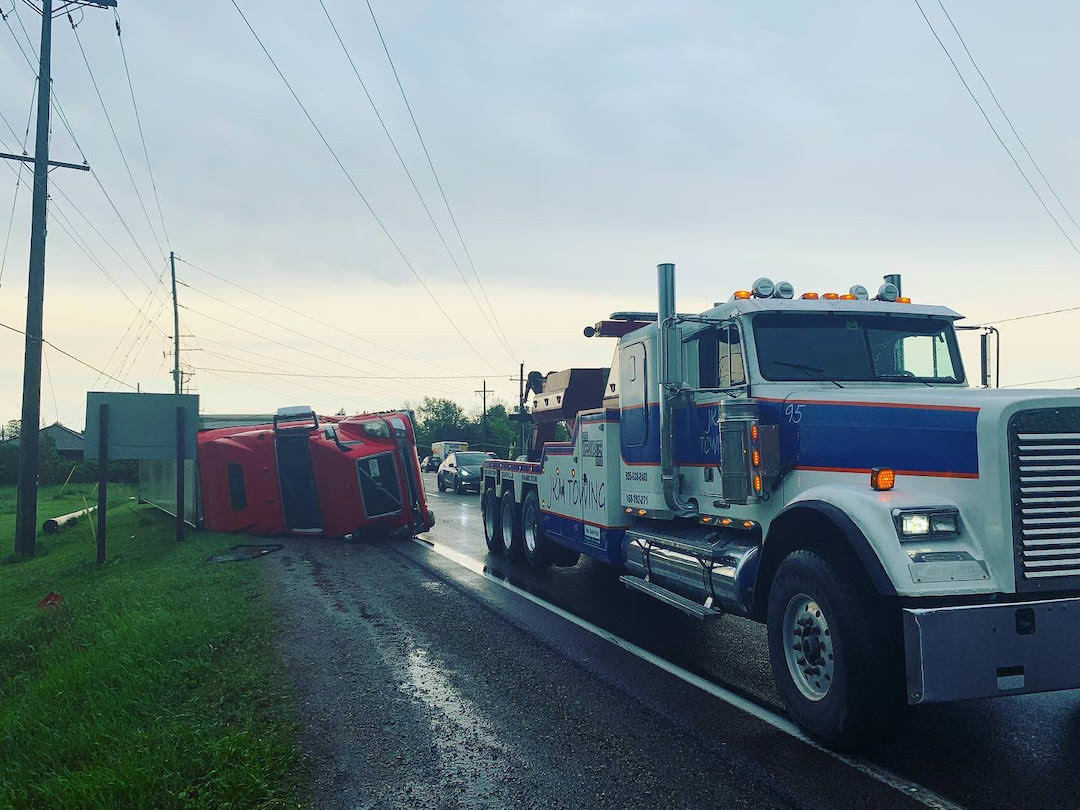 JKM recovery truck at a highway incident